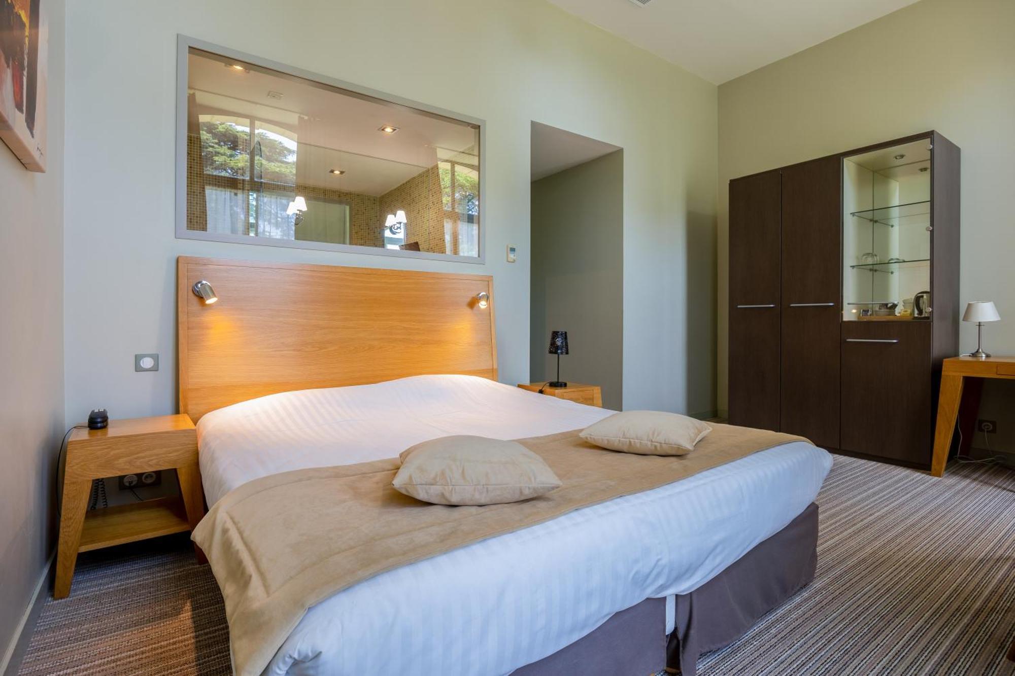 Hotel Et Spa Du Chateau 라고르 객실 사진